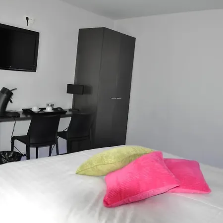 Hotel Le Vieux Pont 3*
